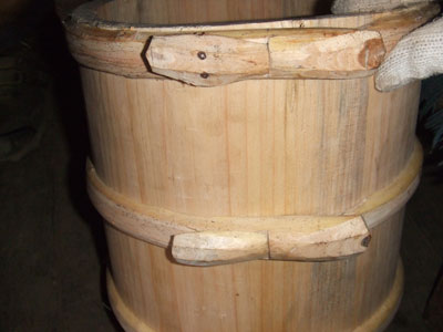 松の木で作った桶